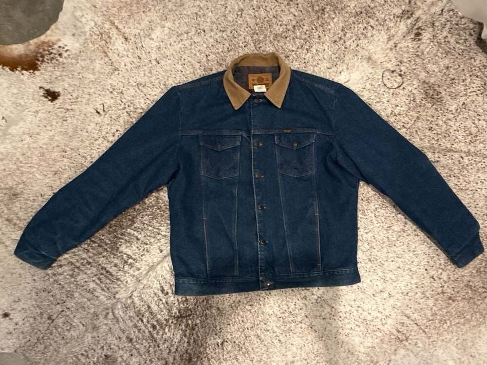 Vintage Wrangler Denim Jacket with Blanket Lining and Corduroy Collar size 44L